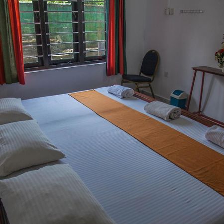 Antique Tourist Lodge Канди Экстерьер фото
