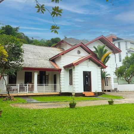 Antique Tourist Lodge Канди Экстерьер фото
