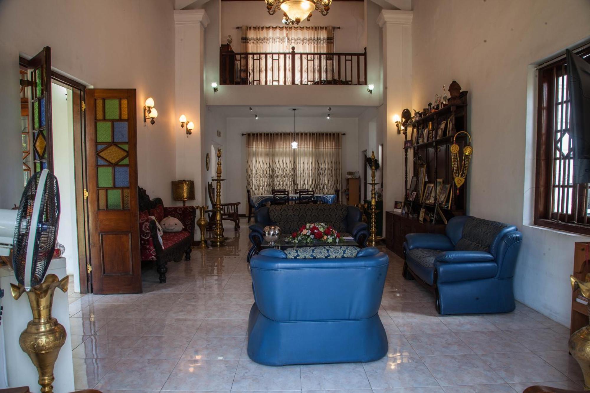 Antique Tourist Lodge Канди Экстерьер фото