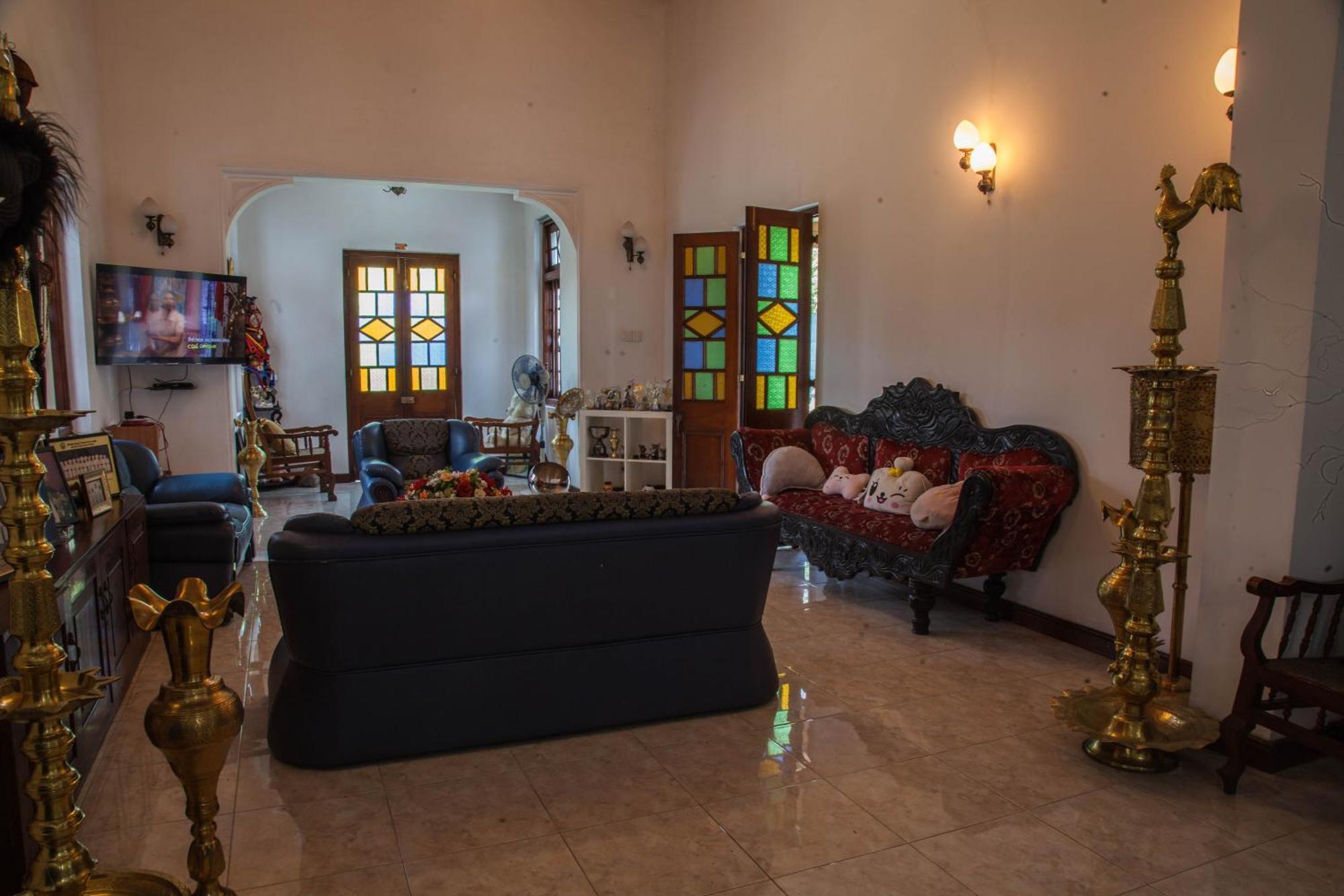 Antique Tourist Lodge Канди Экстерьер фото