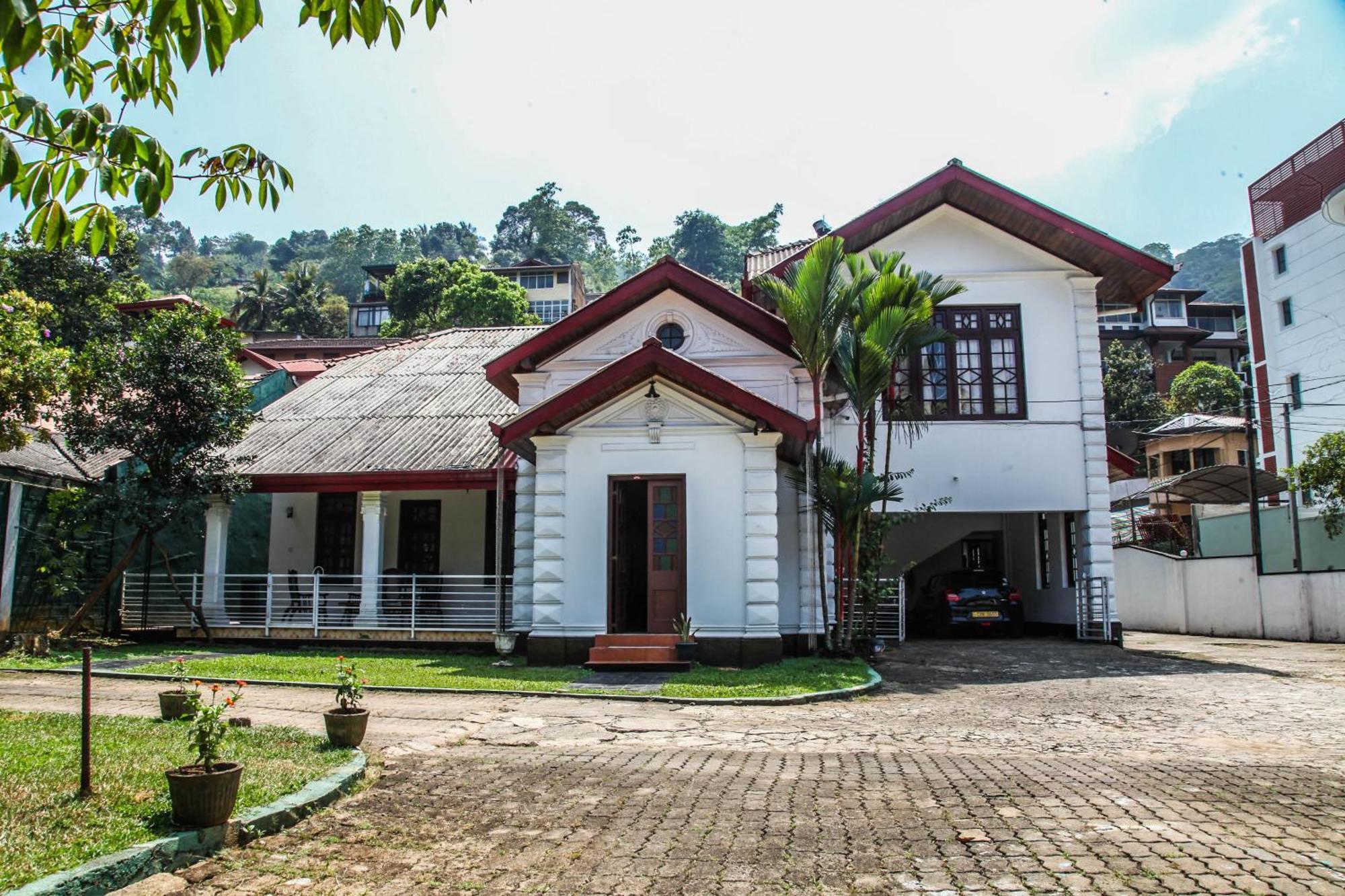 Antique Tourist Lodge Канди Экстерьер фото