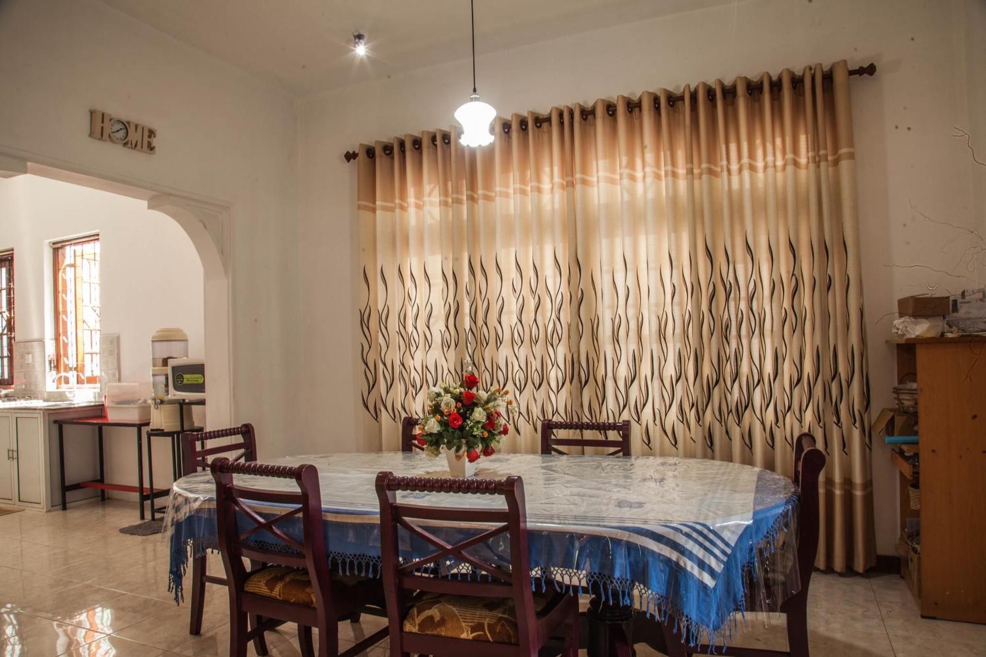 Antique Tourist Lodge Канди Экстерьер фото
